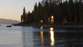 morning sun reflecting off a lake house window, reflection, boats, house, forest, lake, sunrise HD wallpaper