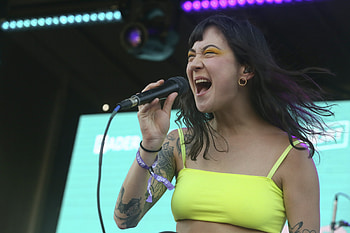 Japanese Breakfast, Michelle Zauner, full plate, Boston Globe HD wallpaper