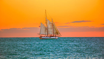 Sailboat at the Atlantic Ocean, near the coast of Florida, water, sails, colors, nature, sky, evening, sunset HD wallpaper