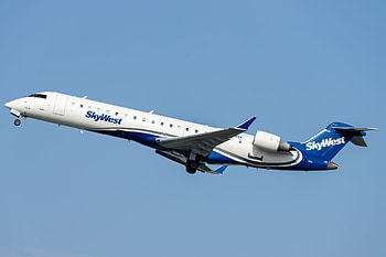 SkyWest Airlines, Quarterly profit, Alaska and American deals, Regional carrier HD wallpaper