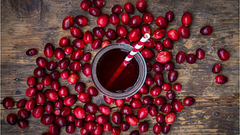 Cranberry juice, Healthy berries, Antioxidant-rich, Vibrant red HD wallpaper