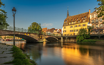 Ill River, Strasbourg, morning, sunrise, stone bridge, Strasbourg cityscape, France HD wallpaper