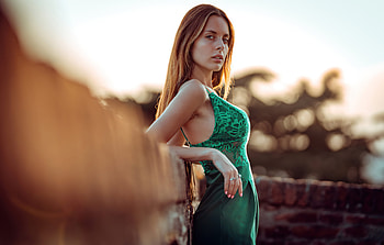 Beautiful Girl Green Dress Leaning On Wall, green-dress, girls, model HD wallpaper