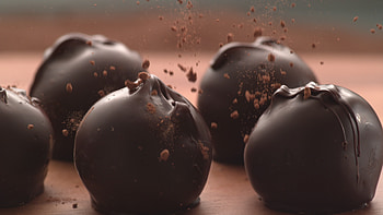 Chocolate powder falling, Truffles dessert, Slow motion shot, Delicious treat HD wallpaper