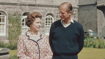Elizabeth II, Royal couple goals, Love and companionship, Enduring bond HD wallpaper