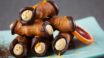 Blood orange cannoli, Cocoa powder ricotta, Blood orange zest HD wallpaper