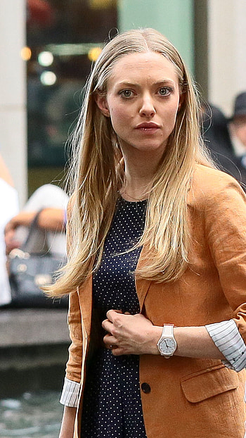 Amanda Seyfried, hollywood actress HD phone wallpaper