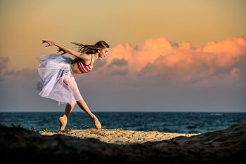 Ballerina, sea, summer, girl, woman HD wallpaper