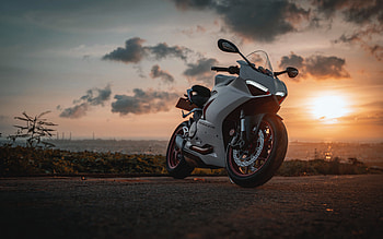 2022, Ducati Panigale V2, , side view, sunset, white Panigale V2, Italian sportbikes, Ducati HD wallpaper