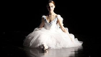 Black swan , Intense drama, Artistic visuals, Gripping storyline HD wallpaper