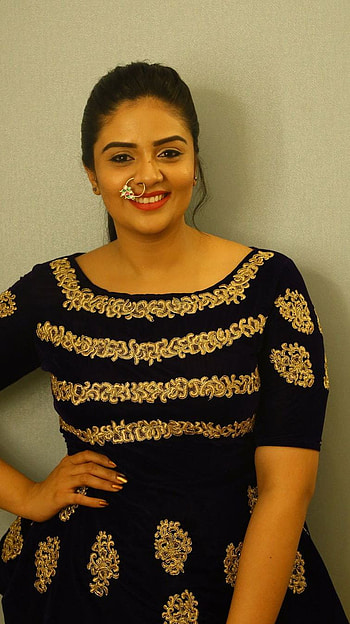 Sreemukhi, telugu actress, model HD phone wallpaper