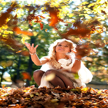 AUTUM JOY, autum, happy, joy, lefs, playful, female HD wallpaper