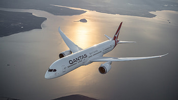 Qantas, Long-haul flight tips, Hassle- travel, Comfort and convenience HD wallpaper