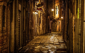 Venice's narrow alleys, Canal-side pathways, Romantic Venice vibes, que streets HD wallpaper