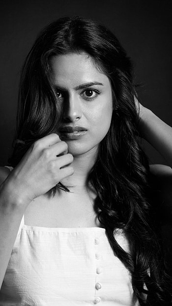 Neha mahajan, telugu actress, , bnw HD phone wallpaper