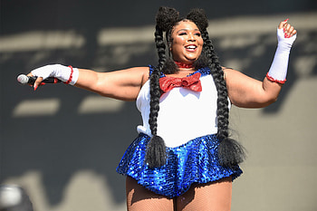 Lizzo HD wallpaper
