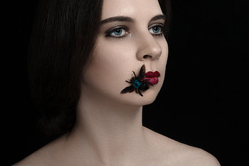 Girl and bondary, blue, black, model, girl, marc lamey, woman, bug, green, lipstick, red, face, lips, bondary, mouth HD wallpaper