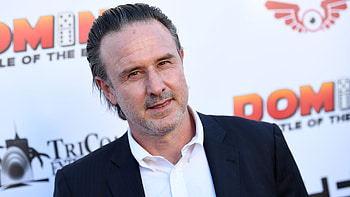 David Arquette, Son's reaction, Scream poster, What to Watch HD wallpaper