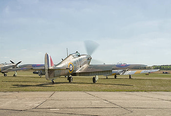 Waiting For Take Off, military, hurricane, flight, fighter, ww2, hawker HD wallpaper