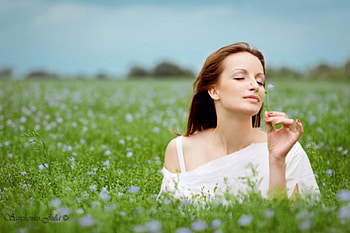 Feeling the breath of summer, breath, summer, in a field, moments, feeling, nature, girl, beauty HD wallpaper