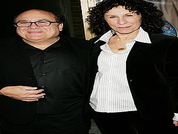 DANNY DeVITO & RHEA PERLMAN, action, tvshow, entertainment, usa HD wallpaper
