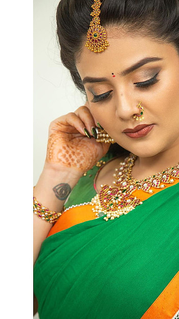 Sreemukhi, saree beauty, telugu actress HD phone wallpaper