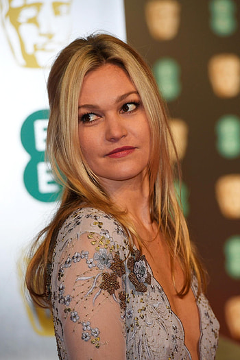 Julia Stiles, Ses, Instagram posting, Baby HD phone wallpaper