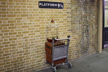 Platform 9 3/4 movies, Harry Potter online platform, Discount offer, Magical experience HD wallpaper