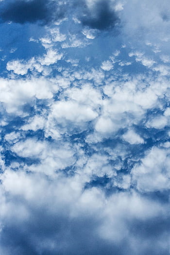Vibrant cumulus clouds covering a deep blue sky, captured on a clear day. HD phone wallpaper