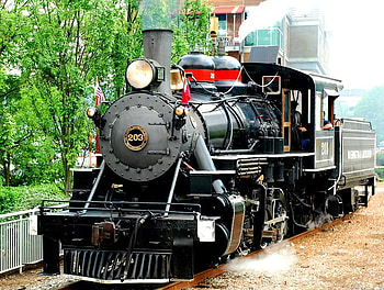 Looking Rail Worthy, trees, tracks, engine, train HD wallpaper