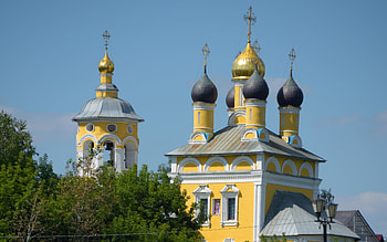 Church in Russia, gold, domes, church, Russia, crosses HD wallpaper