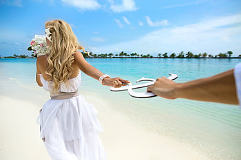 Me and You , sea, blond, graphy, girl, beautiful, beach, woman, love, flowers HD wallpaper