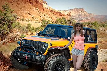 Cowgirl ~ Eva Green, cowgirl, jeep, 4X4, mountains, shorts HD wallpaper