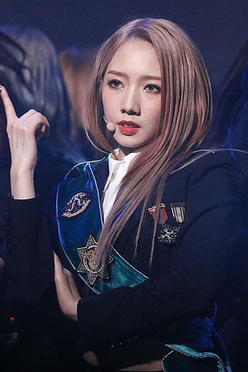 WJSN (Cosmic Girls), On-stage beauty, Rocket Girl band, Natasya's pin HD phone wallpaper