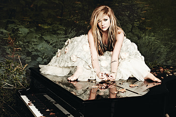 Avril Lavinge , avril-lavinge, singer, music, girls HD wallpaper