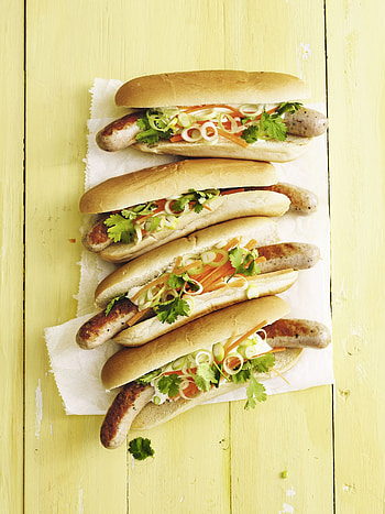 Oberleckere hot dog, Mouthwatering recipes, Gastronomic delight, Toppings galore HD phone wallpaper