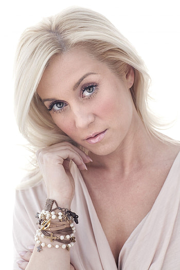 Kekkai Sensen (Anime), Kellie Pickler, Beautiful vocalist, Country music artist HD phone wallpaper