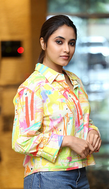 Priyanka Arul Mohan, face, hair HD phone wallpaper