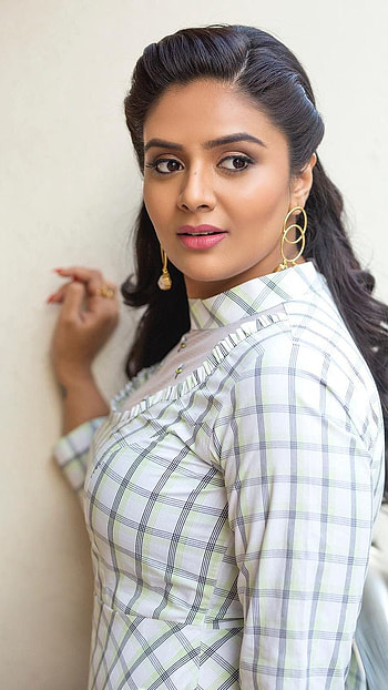Sreemukhi, telugu actress, model HD phone wallpaper