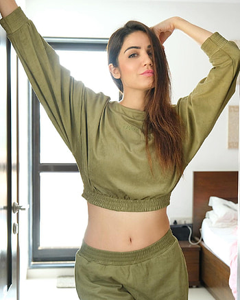 Amyaela, standing, Bollywood HD phone wallpaper