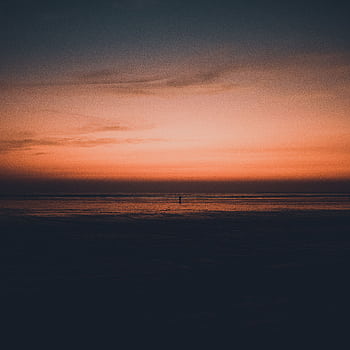 A serene twilight view of the ocean with a stunning sunset in Karachi, Pakistan. HD phone wallpaper