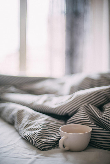 Miscellanea, Miscellaneous, Cup, Morning, Bed HD phone wallpaper
