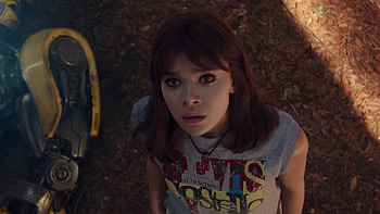 Hailee Steinfeld wardrobe in Vintage Elvis Costello Clocking In Across America Summers Tour T-shirt, Retro and cool, BumbleBee movie, Music lover's style HD wallpaper