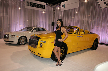 car girl 4, black, car, cute, dress, cabrio, heels, sexy, white, model, shiny, woman, satin, yellow, lbd, bentley, convertable, legs HD wallpaper