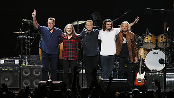 Eagles band, Iconic music, Concert tickets, Musical talent HD wallpaper