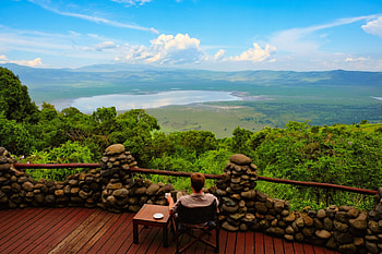 Safari guide, Ngorongoro Crater, Tanzania, Lost on Safari HD wallpaper
