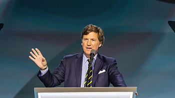 Tucker Carlson – Sharp Portrait in Action HD wallpaper