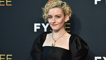 Julia Garner, Popstar directorial debut, Inventing Anna star, Madonna role HD wallpaper