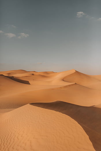 Stunning sand dunes in the Abu Dhabi desert under a clear sky. HD phone wallpaper