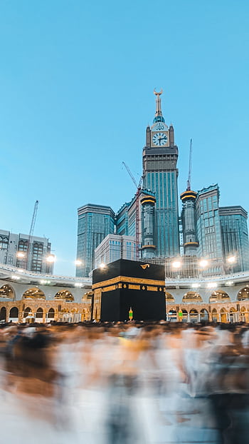 A stunning view of the Kaaba surrounded by blurred worshippers in Mecca's Grand Mosque. HD phone wallpaper